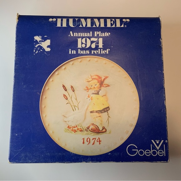 1974 Hummel Handpaint Bas Relief 4th Annual Plate Goebel Porzellanfabrik Germany - Picture 5 of 13